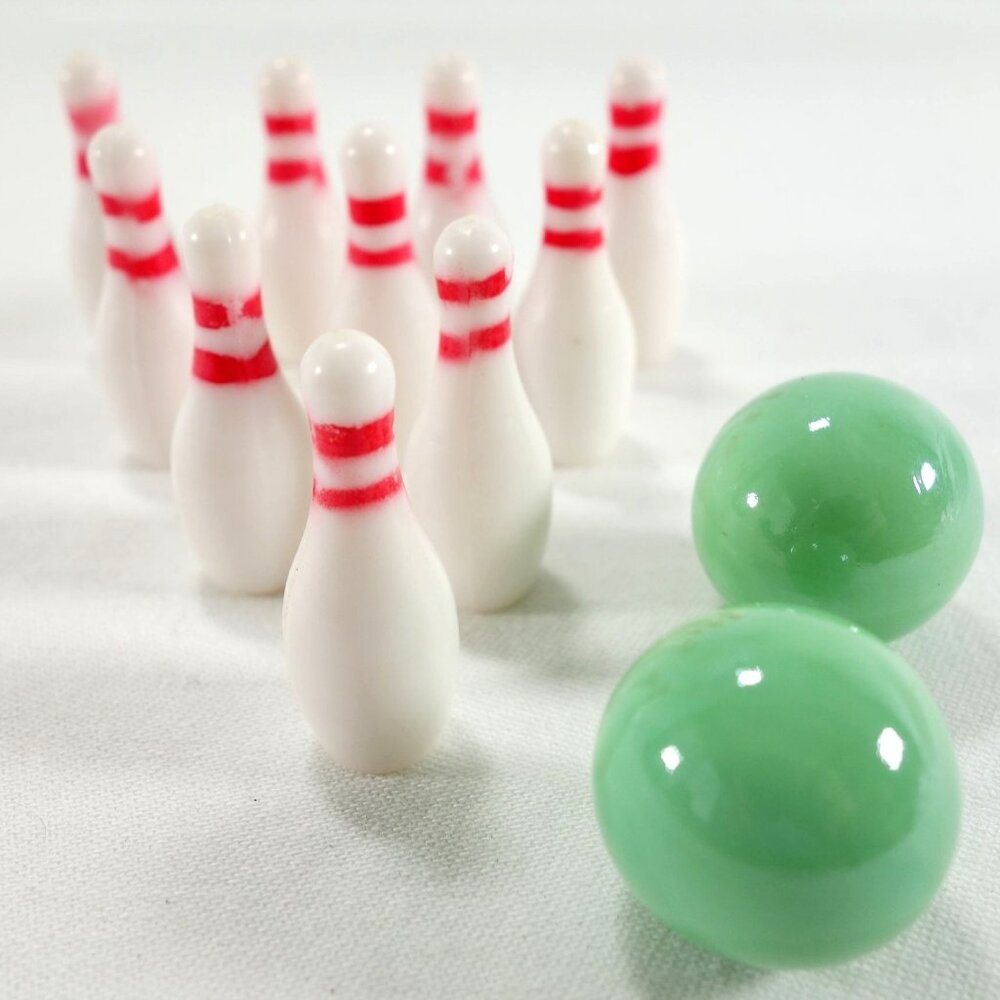 Mini Bowling Set For Desk Or Tabletop Fun Includes 10 Pins & 2 Green Balls‎